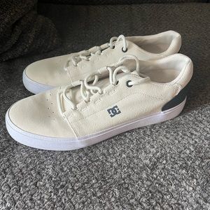 Brand new DC shoes size 10.5 men's
